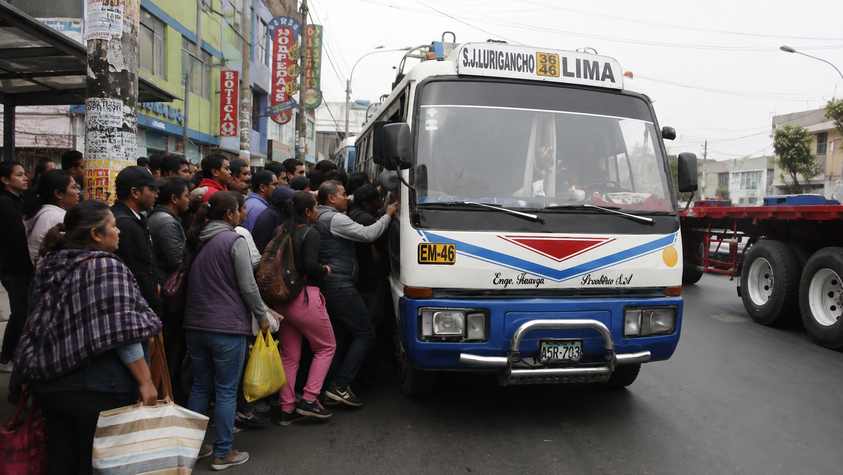 MTC amplió hasta por 5 años la operación de combis y cústers y la reforma del transporte urbano sigue sin avances concretos en Lima.