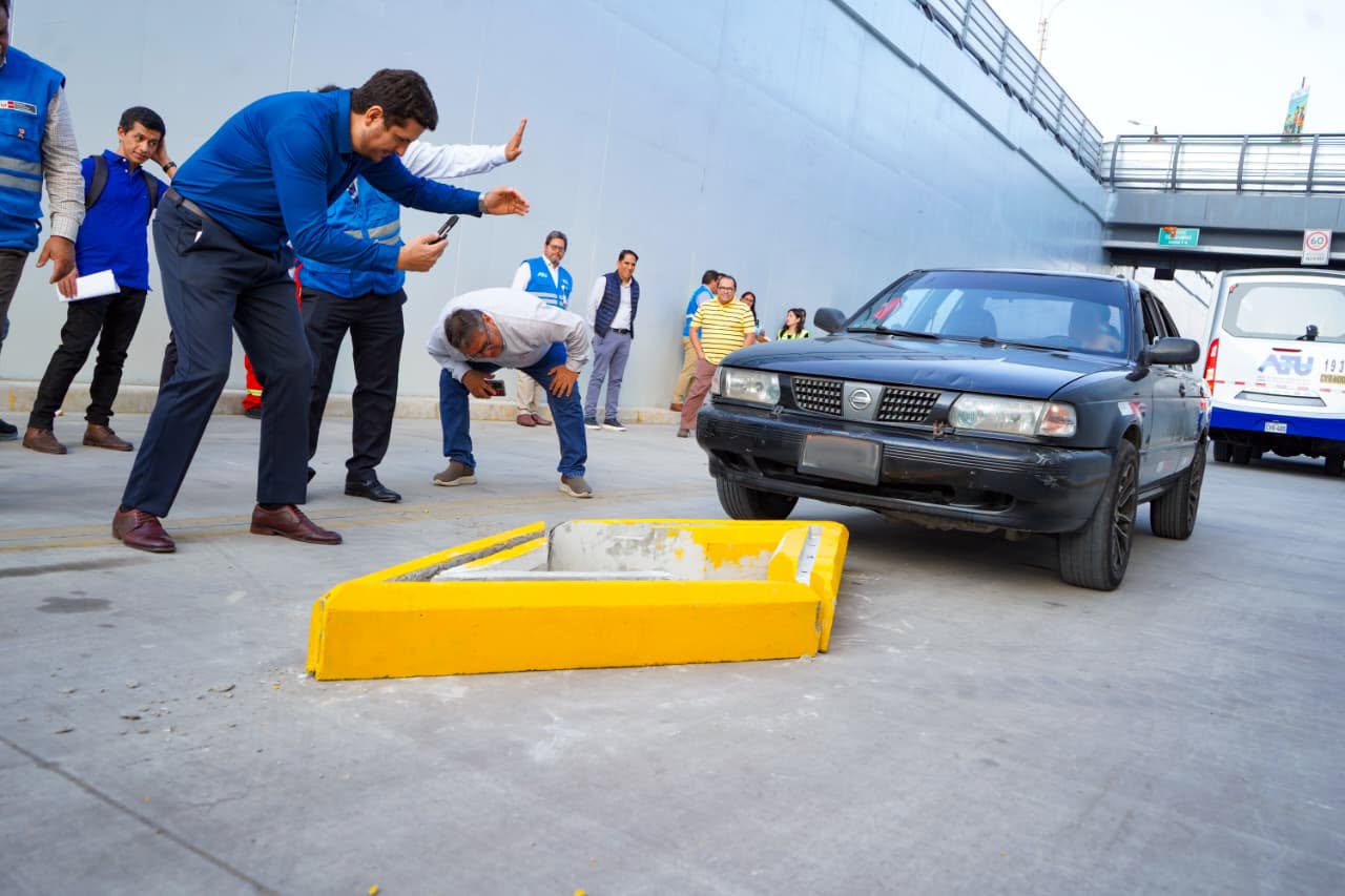 La ATU prueba dispositivo para impedir ingreso de taxis colectivos al carril de los corredores para mejorar velocidad y seguridad.