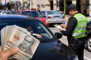 Reducción de multas e infracciones al 10%: conoce qué papeletas pueden acceder al beneficio y cuáles quedan excluidas por el nuevo régimen.